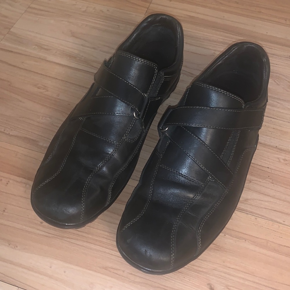 Cole Hahn MENS black leather shoes